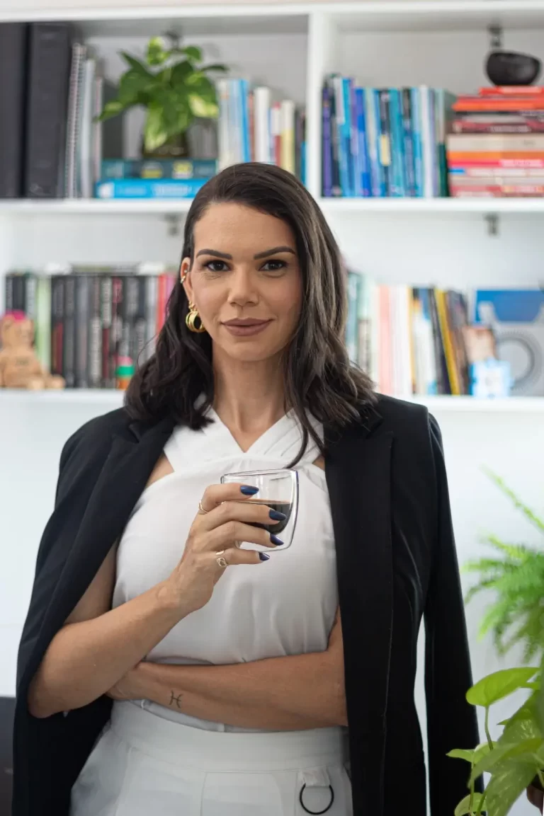 Imagem apresenta Viviane Tavares Amorim Santos, como advogada parceira do Wesley Amaral Advogados.
